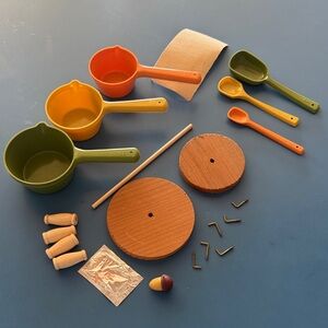 Measure Maid Merry go round measuring cups & spoons kit by Nancy Lee